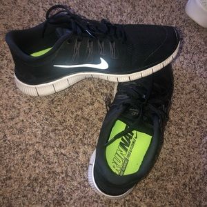 NIKE SHOES — FREE RUNS 5.0